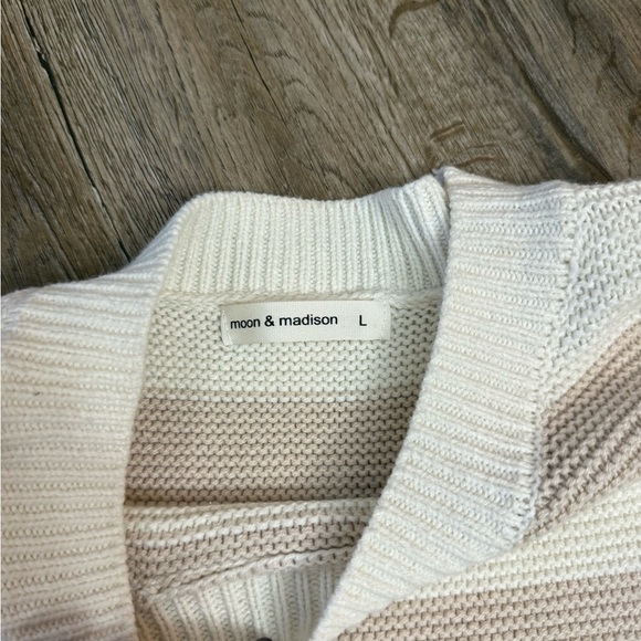 Moon & Madison • Oversized Striped Knit Semi Cropped Sweater - Picture 5 of 10